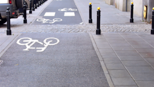 obowiazek-poruszania-sie-dwukierunkowa-sciezka-rowerowa-fot.1.