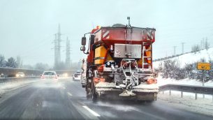 środki chemiczne stosowane podczas zimowego utrzymania dróg