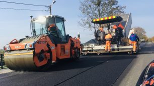 Fot. 3 Nowa droga powiatowa w Zdziechowicach