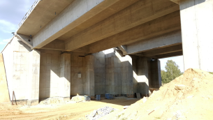 konstrukcje-z-gruntu-zbrojonego-geosyntetykami-odciazajace-przyczolki-mostowe-rys.2