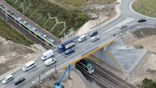 Bezkolizyjne-skrzyzowanie-kolejowo-drogowe-w-Warce-oddane-do-uzytku