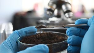 MAU_5_23_laboratoria_BADANIA_LABORATORYJNE_WARUNKOW_GRUNTÓW_iStock-1256608469