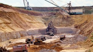 KRU_4_23_Daniel_Saramak_KRUSZYWA_W_SWIETLE_PUBLIKACJI_iStock-134723683