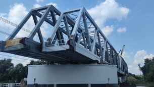 Most kolejowy nad Regalicą