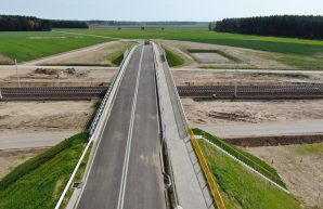 Rail Baltica: dwa nowe wiadukty zwiększają bezpieczeństwo na trasie Czyżew – Białystok