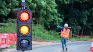 MAU_3_24_Marcin_Dobek_TYMCZASOWA_ORGANIZACJA_RUCHU_iStock-1465366420