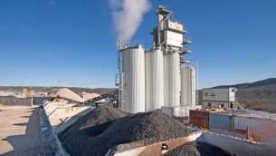 MAU_3_24_Michal_Stawowiak_WYTWORNIE_MAS_MINERALNO-BITUMICZNYCH_iStock-458838311