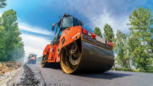 DPU_2-3_24_Michal_Stawowiak_BUDOWA_DROG_ASFALTOWYCH_iStock-_1222023156