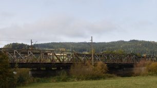 Most nad rzeka Bóbr na linii kolejowej między Marciszowem a Sędzisławem