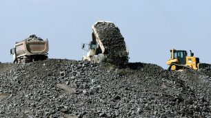 MAU_4_24_UBOCZNE_PRODUKTY_SPALANIA_W_BUDOWNICTWIE_DROGOWYM_iStock-485655041