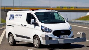 MAU_6_24_nawierzchnie_Maksymilian_Lazarowicz_NAWIERZCHNIE_DROGOWE_ZMIANA_WSPOLCZYNNIKA_TARCIA_FOT_1