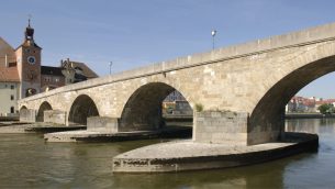 MOSTY_4_24_Artur_Szlachta_HISTORYCZNY_ROZWOJ_KONSTRUKCJI_MOSTOWYCH_CZ_I_iStock-495698531