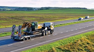 DPU_4_24_Michal_Stawowiak_TRANSPORT_MASZYN_ODPOWIEDNI_DOBOR_PARAMETROW_iStock-1281594697