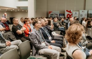 Uczestnicy seminarium na sali obrad