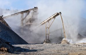 KRU_3-4_25_bezpieczenstwo_BEZPIECZENSTWO_W_KOPALNIACH_KRUSZYW_W_2024_R_iStock-519702769