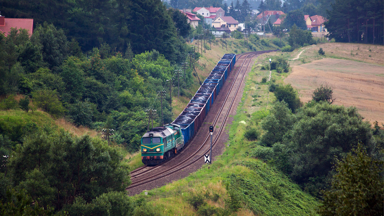 KRU_3-4_25_transport_kruszyw_ROZWOJ_KOLEJOWYCH_PRZEWOZOW_KRUSZYW_iStock-135374561