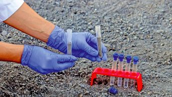 DPU_3-4_25_laboratoria_BADANIA_GRUNTOW_PROJEKTOWANIE_TRWALYCH_I_BEZPIECZNYCH_DROG_iStock-2235566340