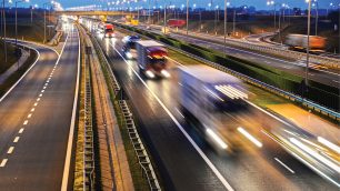 MAU_1-2_26_raport_SYSTEM_MONITOROWANIA_BEZPIECZENSTWA_DROGOWEGO_TRENDLINE_iStock-506788598