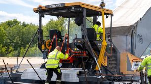 Rozściełacz z systemem Trimble Roadworks