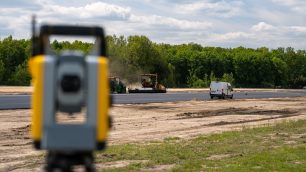 Tachimetr robotyczny Trimble podczas prac